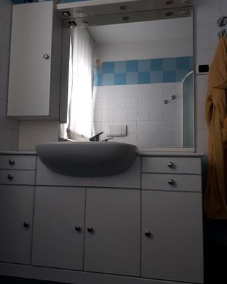 Armadietto bagno completo di lavabo miscelatore (