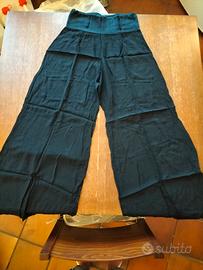 Pantaloni neri a palazzo