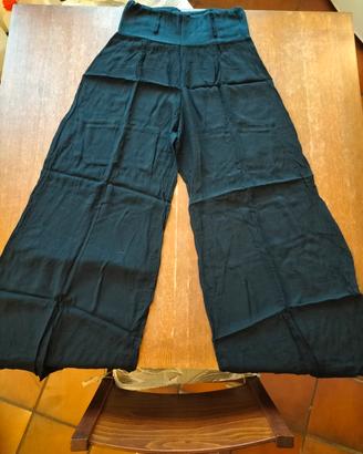 Pantaloni neri a palazzo