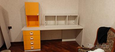 Scrivania con cassetti dimensioni 200 x 58. 