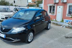 Lancia Ypsilon 1.2 69 CV 5 porte Platinum