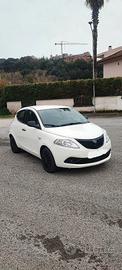 Lancia Ypsilon 1.0 FireFly 5 porte Hybrid neopaten