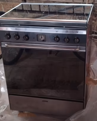 Cucina Smeg a gas con forno elettrico
