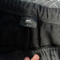 Pantalone obey