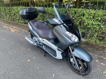 Yamaha X-Max 250.   2009