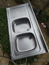 acquaio in acciaio a due vasche più sgocciolatoio 