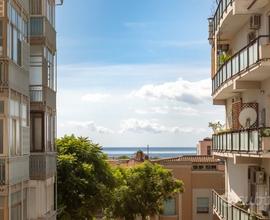 Trivano con scorcio mare e due bagni