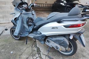 Piaggio MP3 da riparare 
