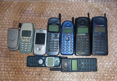 Lotto 9 cellulari vintage Motorola Nokia Ericsson 