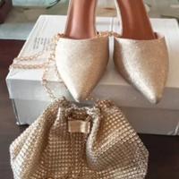 décolleté oro e pochette 