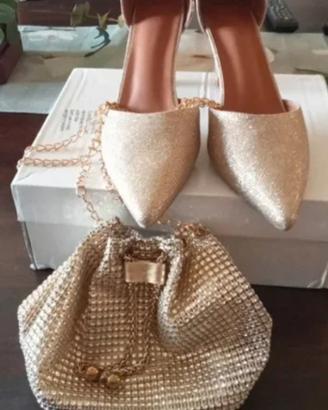 décolleté oro e pochette 