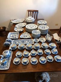 Servizio da 12 Zwiebelmuster in porcellana