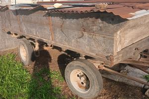 Rimorchio agricolo in legno