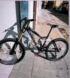 kona stinky Downhill 
