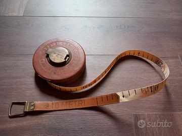 Rotella metrica vintage con custodia in cuoio 10 m