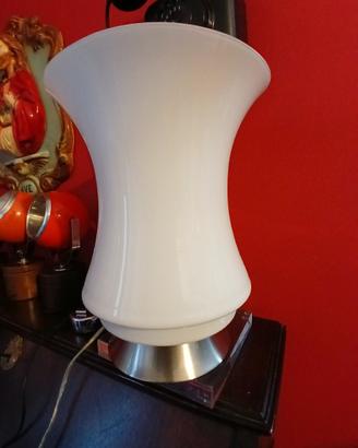 lampada da tavolo in vetro opalino