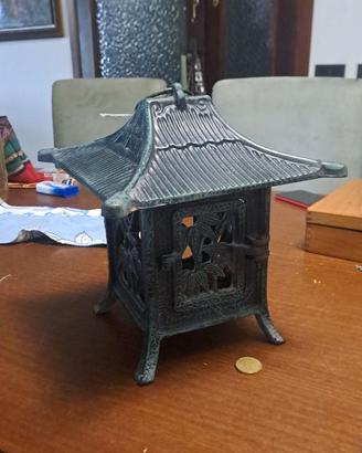 Antica pagoda giaponese