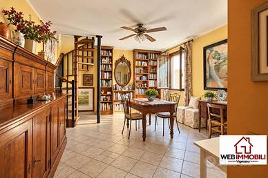 Appartamento di 145 m² con 4 locali e box auto a V