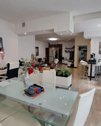 ESCLUSIVO APPARTAMENTO DI AMPIA METRATURA CON T...