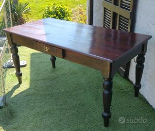 Tavolo in legno massello con cassetto frontale