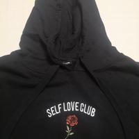 Felpa nera invernale. 