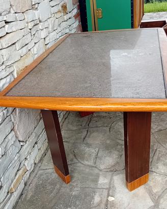 tavolo con base in granito