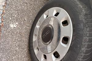 Cerchioni con borchie e pneumatici Fiat 500 R 14
