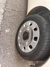 Cerchioni con borchie e pneumatici Fiat 500 R 14