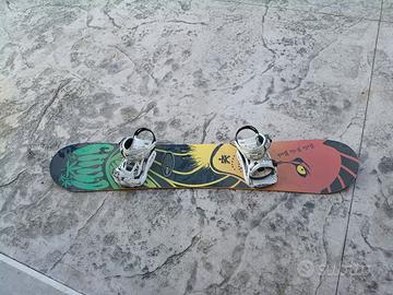 tavola snowboard con attacchi 