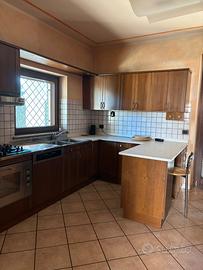 Cucina angolare con penisola