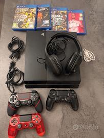 PS4 + 3 controller + cuffie + 4 giochi