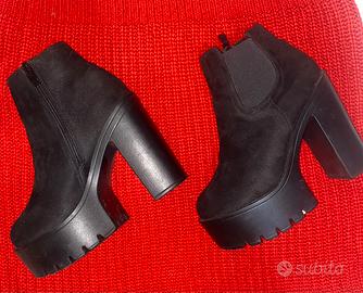 Stivali bassi con il tacco