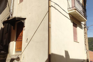 Casa ovolaccio abitabile