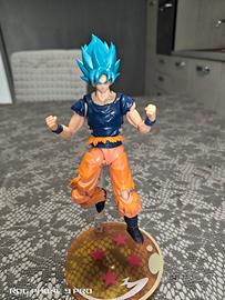 Goku ssj blue (SH Figuarts) scale + Basetta 