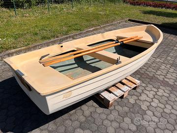 Lancia in vetroresina