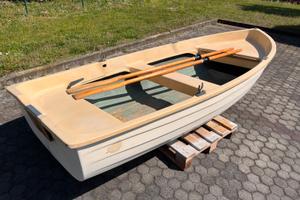 Lancia in vetroresina