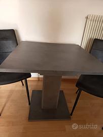 tavolo apribile con sedie