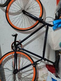 Bici da uomo a scatto fisso