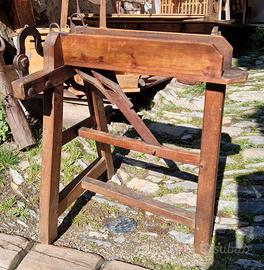 Antico Trita fieno /paglia /erbe  da banco