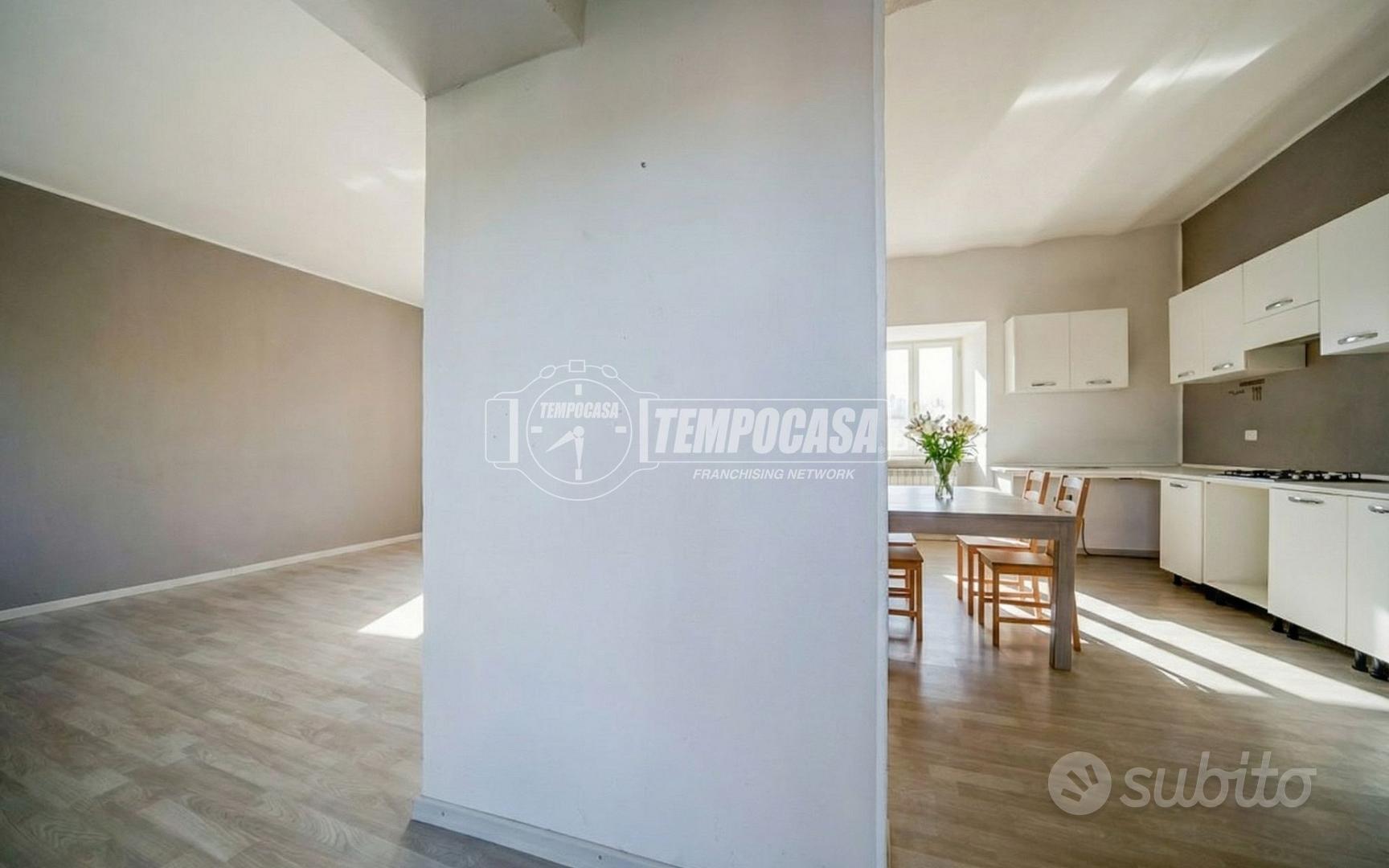 AGRATE CONTURBIA - CASCINA INDIPENDENTE CON TERRAZ - Vista 5