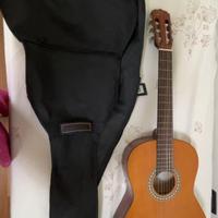 chitarra classica con custodia