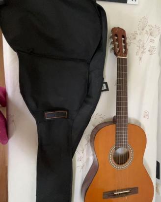 chitarra classica con custodia