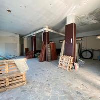 LOCALE COMM. Pressi Chalet di Giugliano FL230