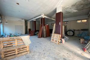 LOCALE COMM. Pressi Chalet di Giugliano FL230