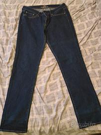 pantaloni levis