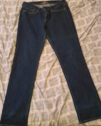 pantaloni levis