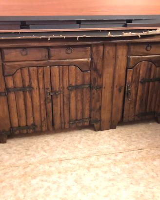 Mobile in legno massello stile rustico