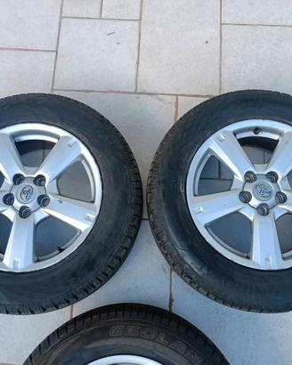 Due ruote RAV 4 gomme nuove 