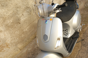 PIAGGIO VESPA 150 LX SCOOTER 4T 27.000 km