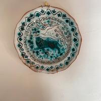 Piato antico modellato e dipinto a mano primi 900